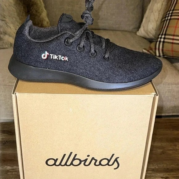 NWT allbirds special and limited edition wool runners men’s 10 black TikTok - Picture 2 of 13